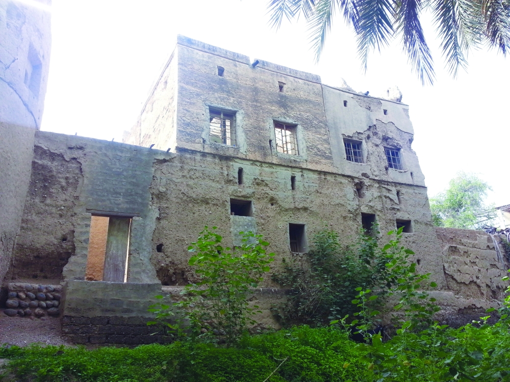 شواهد ومباني عريقة في الحارة 