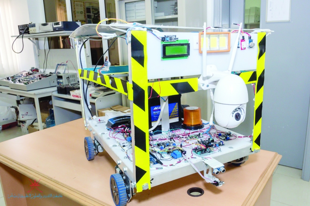 أثناء تزويد الروبوت ببعض الأنظمة والمستشعرات