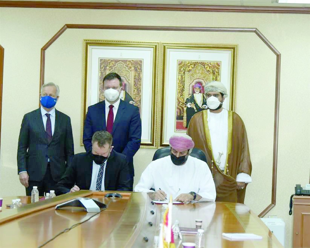 «العاصمة للإعمار» توقع اتفاقية تعاون مع «مليترون الفنلندية» بمجال إضاءة المصابيح