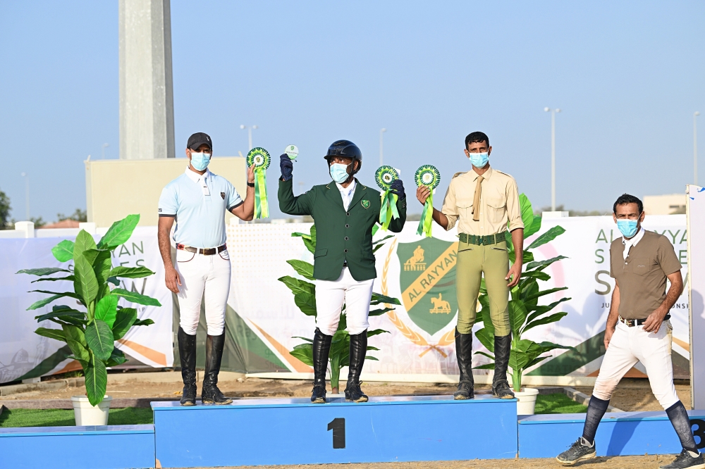 تتويج الفائزين بالمراكز الأولى