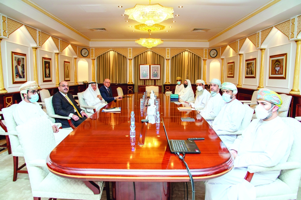 جانب من زيارة الوفد للجامعة