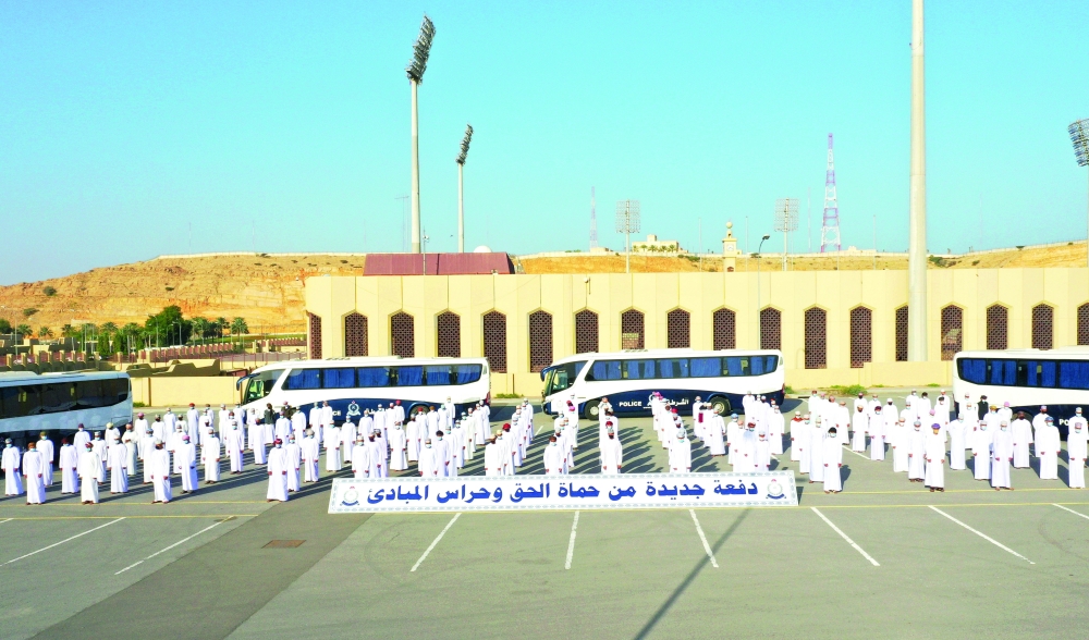 شرطة عمان السلطانية تستقبل دفعة جديدة من المواطنين