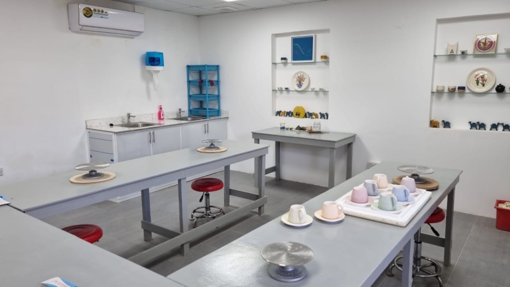 بيئة متكاملة لانجاز الأعمال الفخارية بصورة 