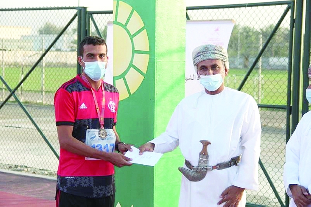 تتويج الفائزين بالمراكز الأولى