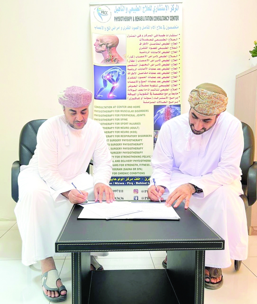 جانب من توقيع الاتفاقيات