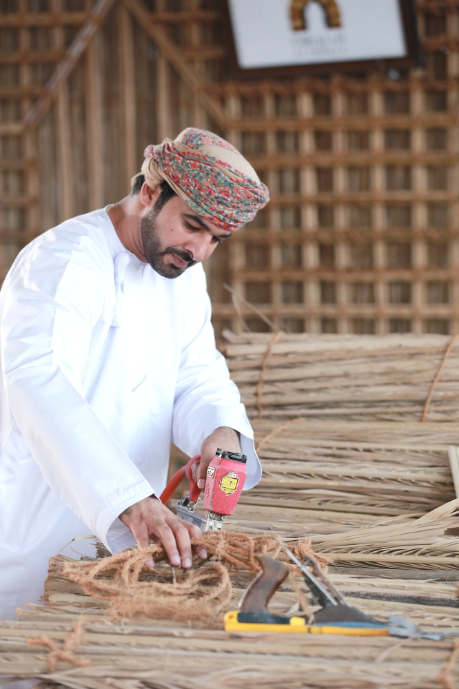 سعيد الوردي خلال عمله في حرفة السعفيات