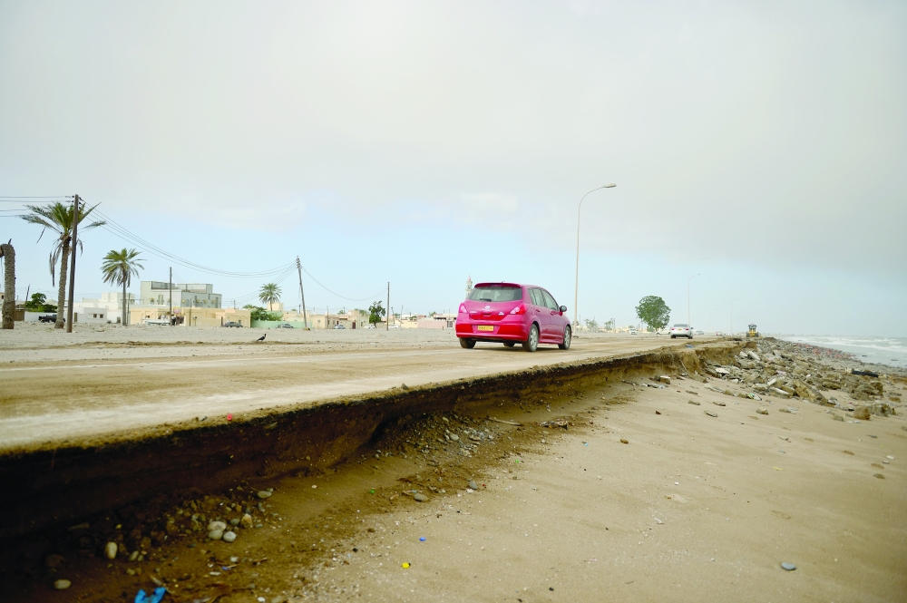 تآكل الطريق البحري بولاية بركاء 

تصوير ـ عبدالواحد الحمداني