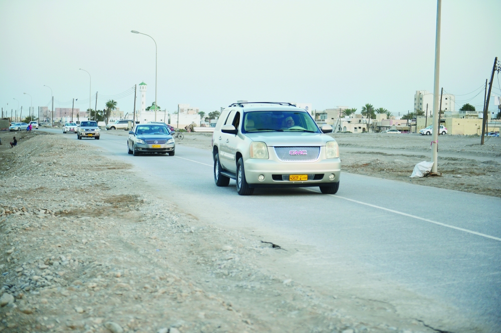  الطريق يتآكل بشكل متواصل 