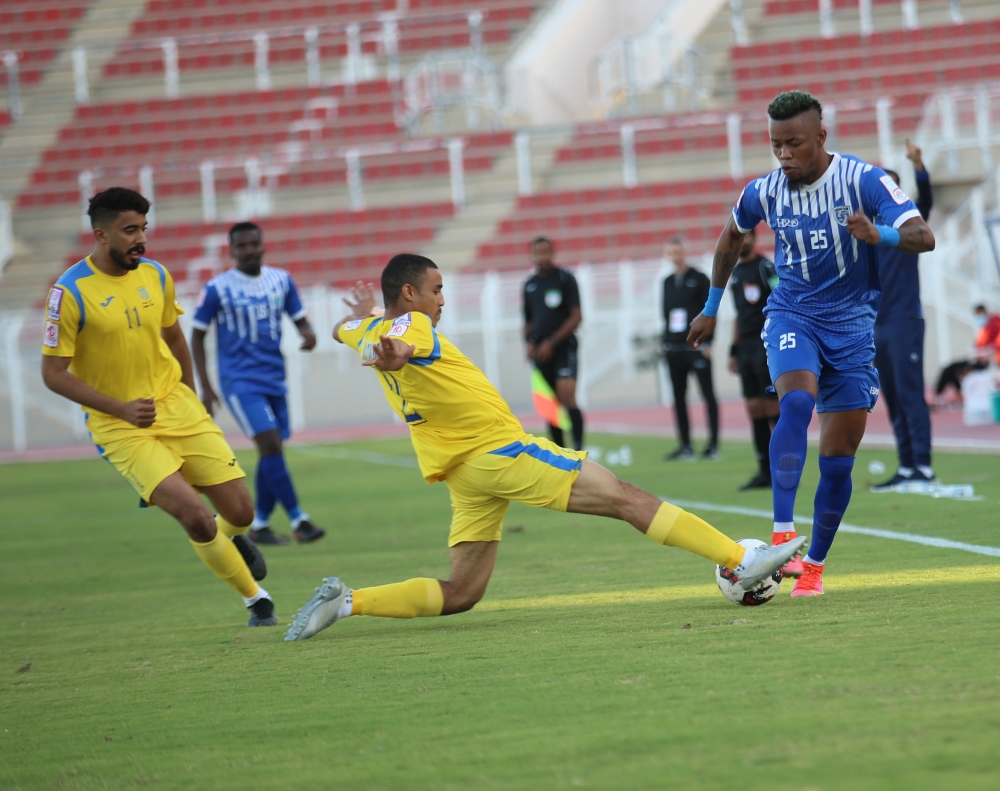 جانب من لقاءات دوري عمانتل