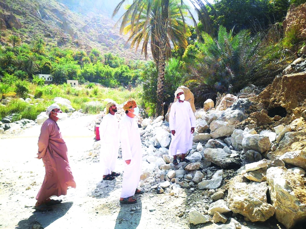  الوقوف على توسعة الطرق بطيوي