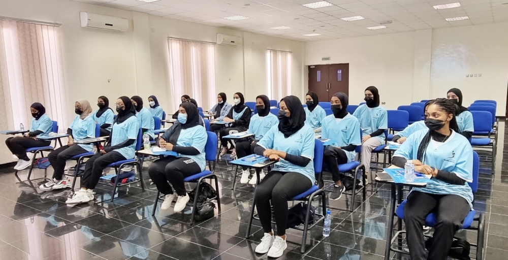 جانب من المشاركات في الدورة