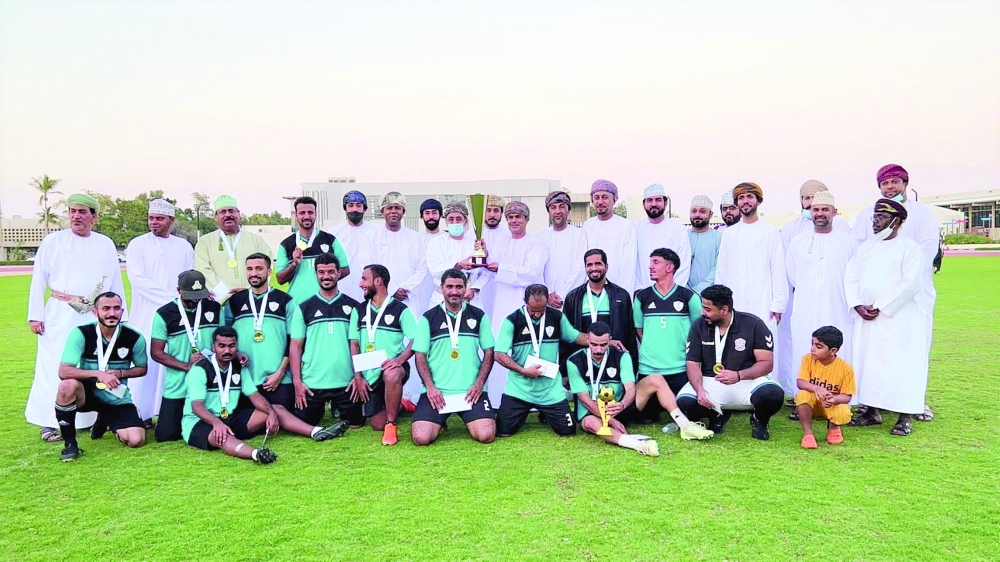 تتويج الفريق الفائز بلقب البطولة