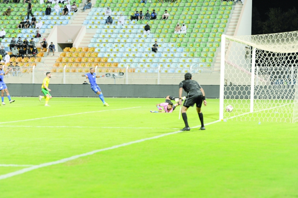 عبدالعزيز المقبالي يسجل الهدف الأول للسيب