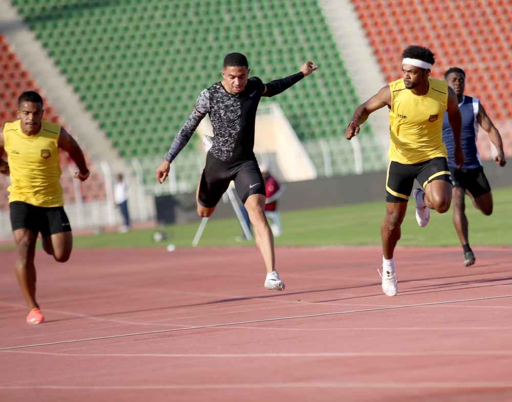 بركات الحارثي في صدارة سباق 100 متر