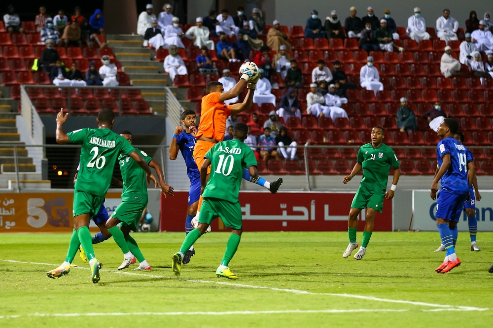 جانب من لقاءات النصر بدوري عمانتل