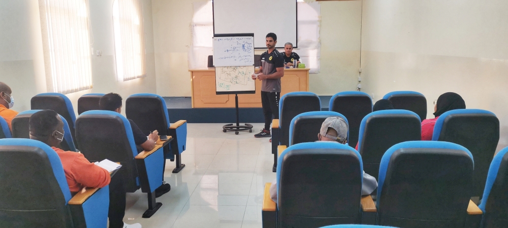 جانب من حلقة عمل الحكام