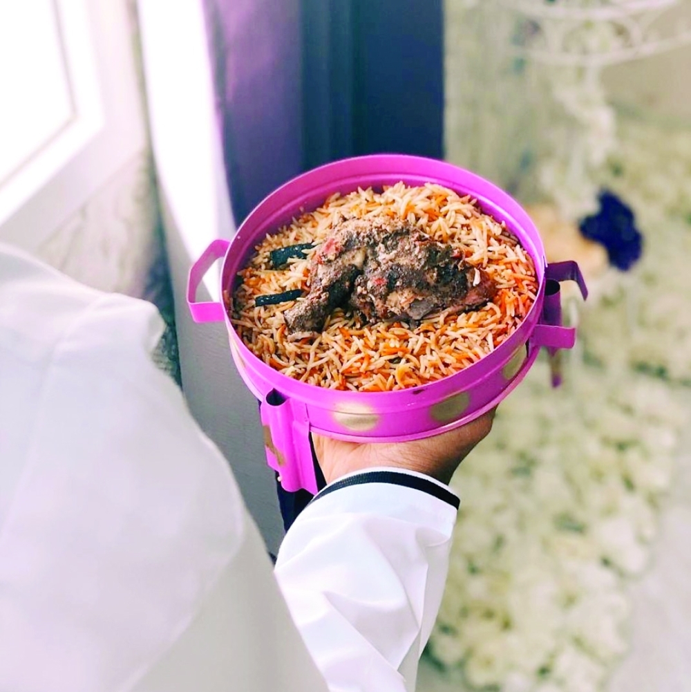 من الأطباق التي يقدمها مطعم قديم البريسم