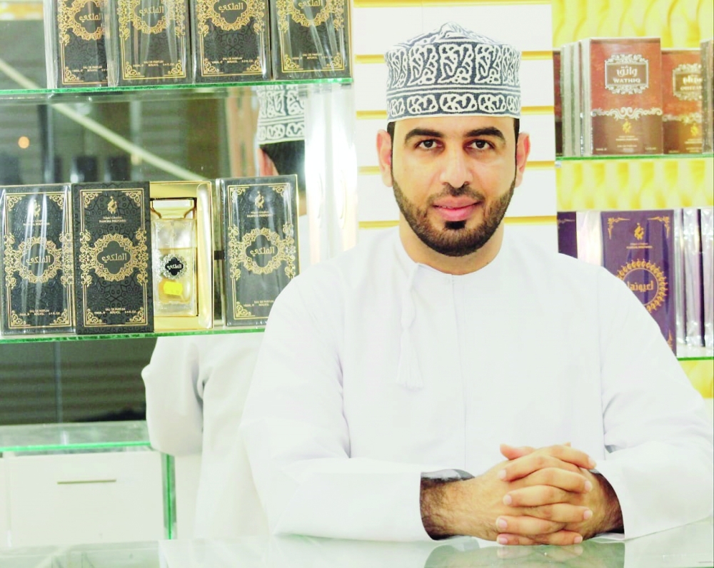 الهادي خلال مشاركته في أحد المعارض