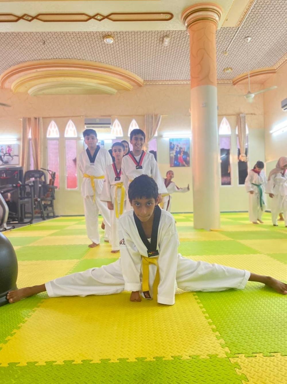 خلال تعليم الأطفال فنون الدفاع عن النفس