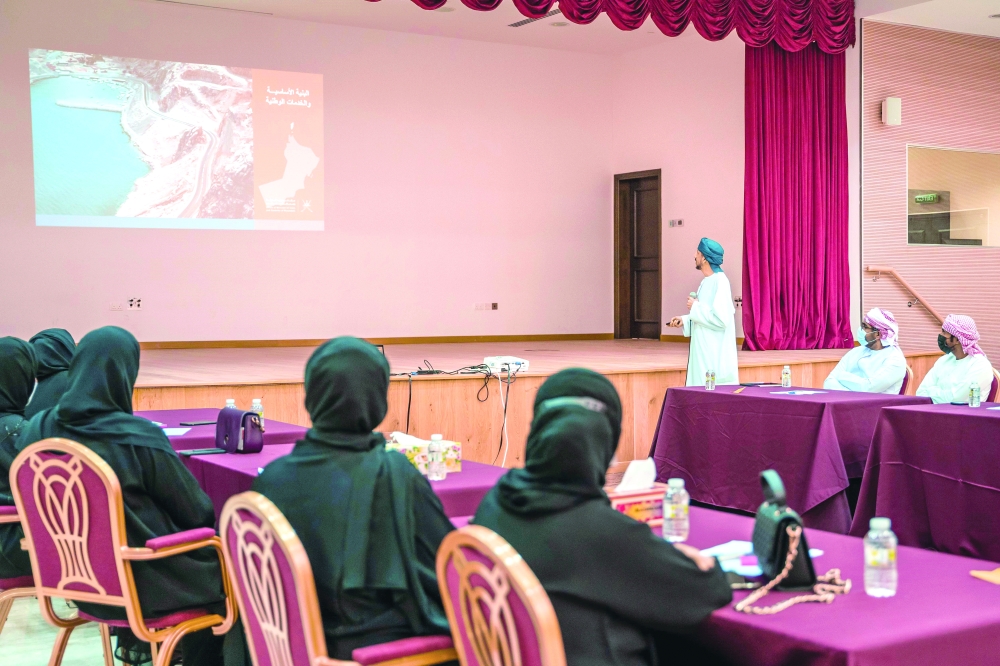 حضور العنصر النسائي في الجلسات