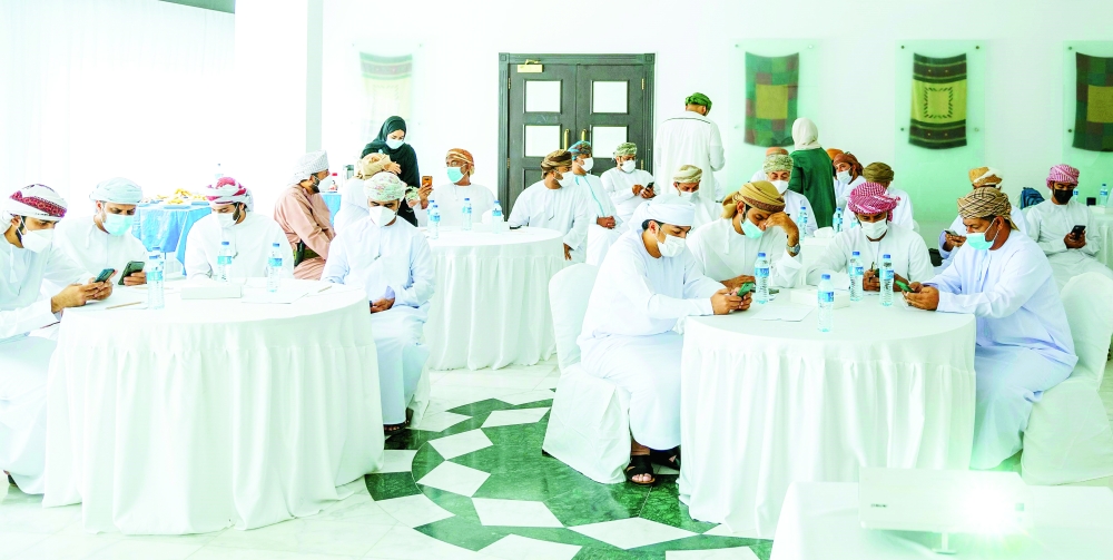 من الجلسات بولاية دبا