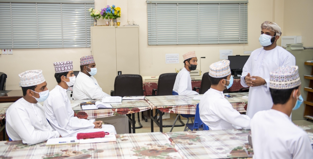  اعتماد نسبة 50 % من عدد الطلبة في الصفوف التي تزيد عن 30 طالب 