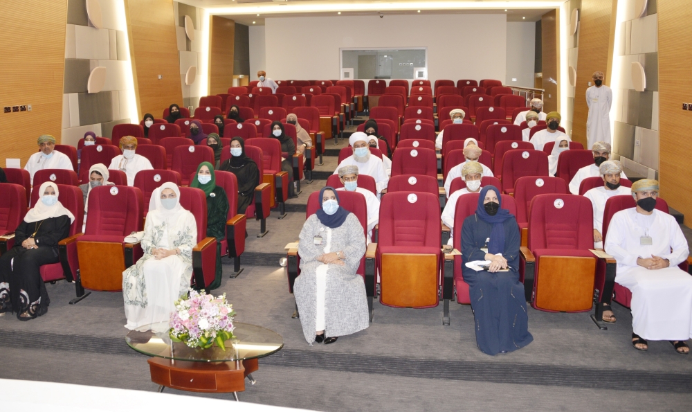 راعية الحفل والحضور