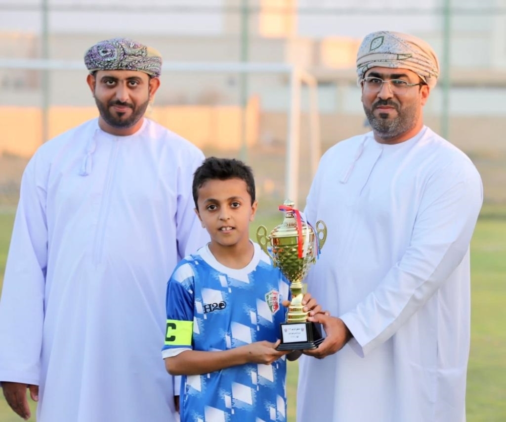 عبدالله العبري يتوج الفريق الفائز 