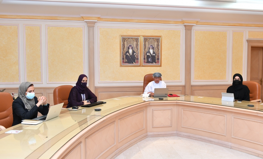 المشاركون في الحلقة النقاشية