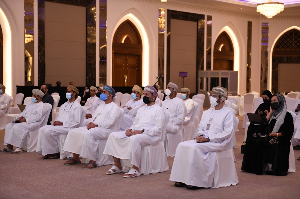 من الحضور 