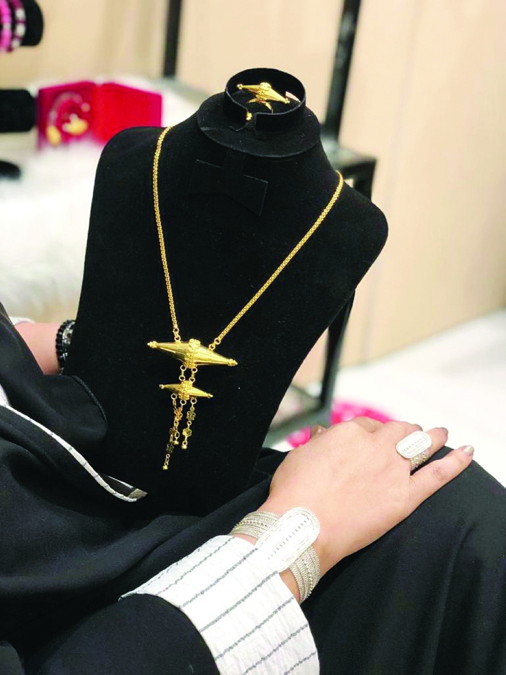 من منتجات البدر للفضيات