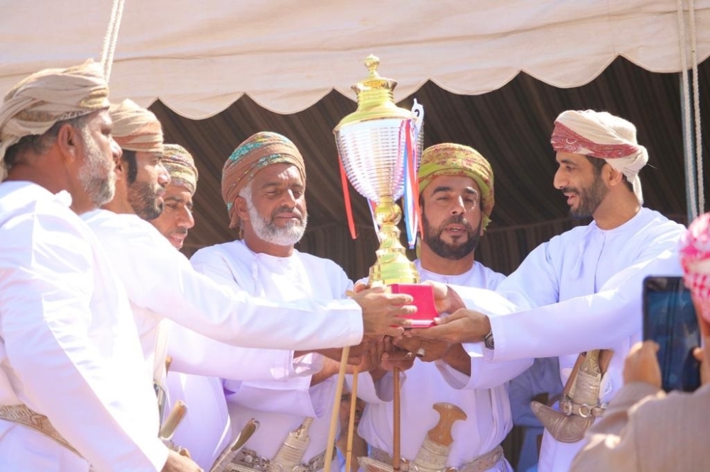 تتويج الفائزين بالمراكز الأولى