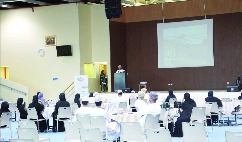 من حضور ملتقى المناظرات الرابع بعبري