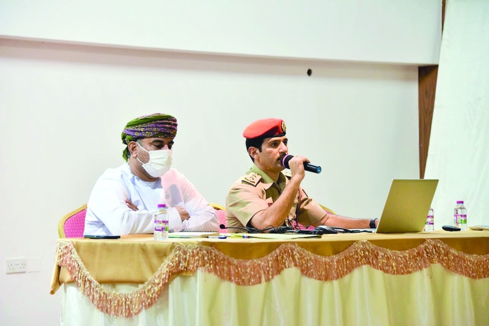 الرد على تساؤلات الحضور