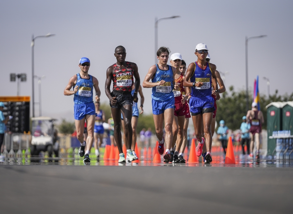 جانب من منافسات بطولة العالم للمشي
