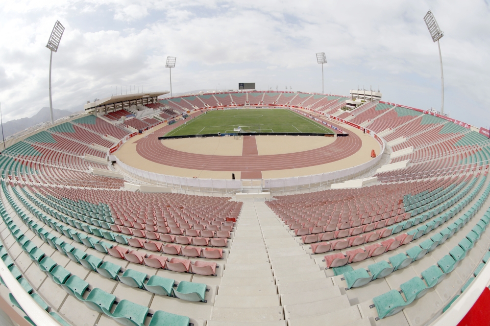 جاهزية ملعب المباراة بمجمع السلطان قابوس الرياضي ببوشر