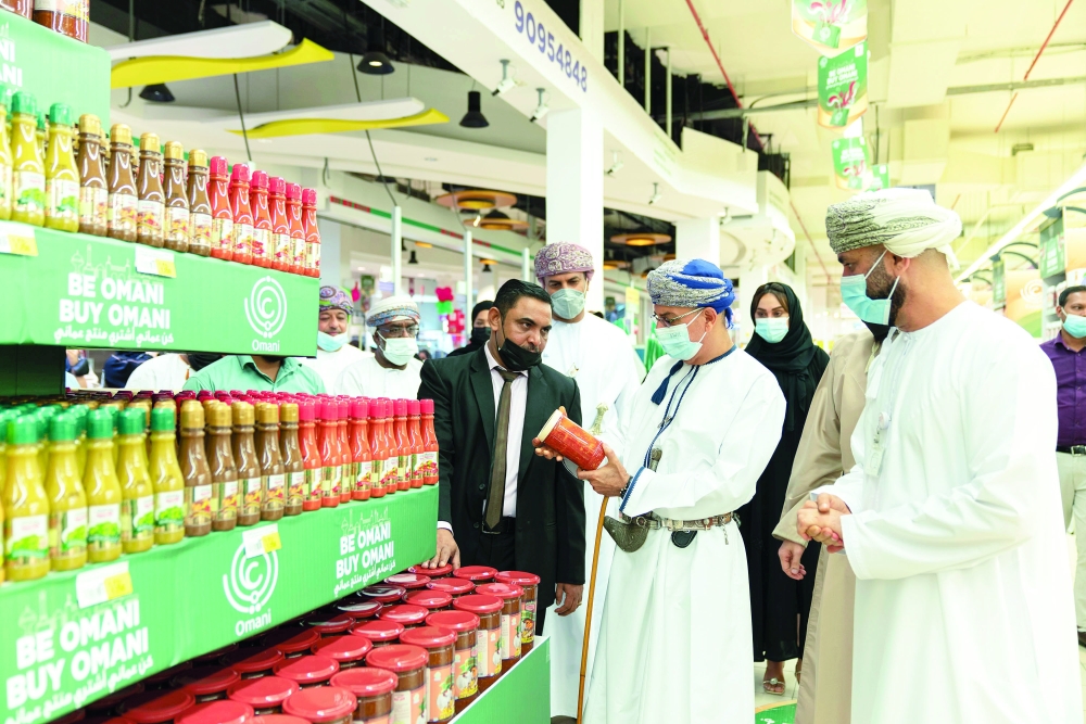 من عرض المنتجات العمانية في محلات نيستو هايبر ماركت