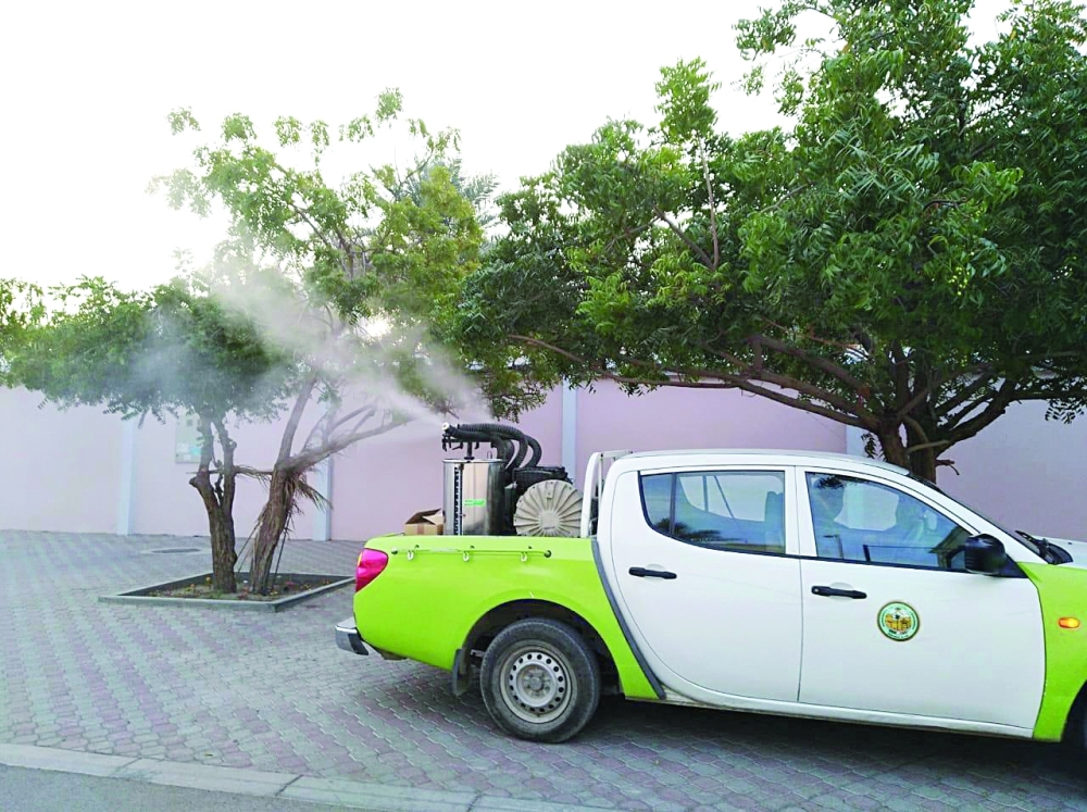 من حملات الرش لمكافحة البعوض والحشرات