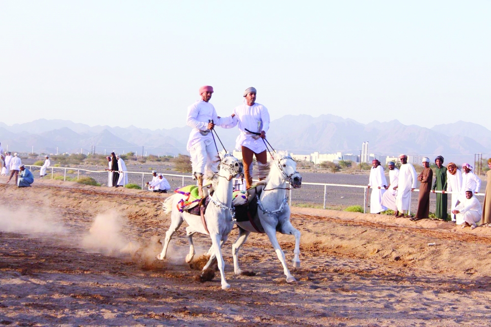 جانب من استعراض لمهارات الفرسان