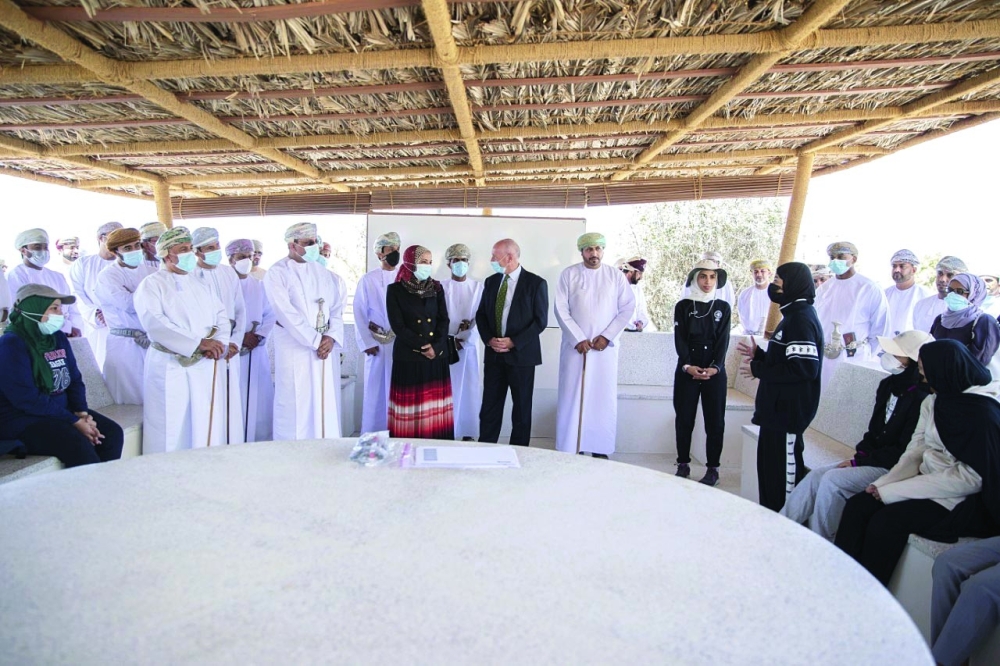 خلال الاستماع لملاحق مركز التدريب الوطني أوتورد باوند عُمان