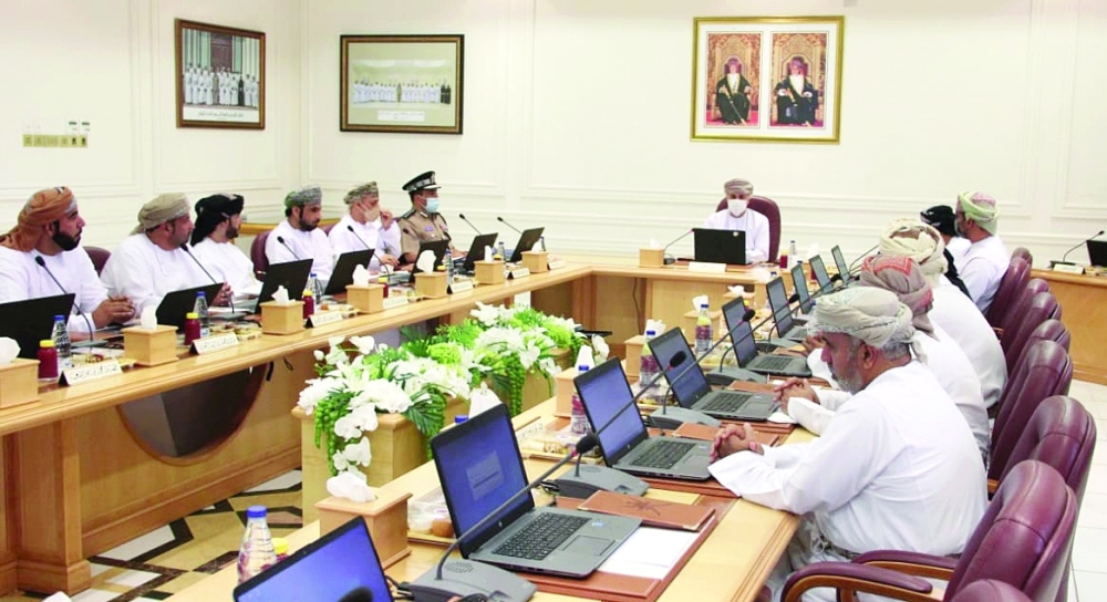 خلال الاجتماع الثالث للمجلس البلدي بالبريمي