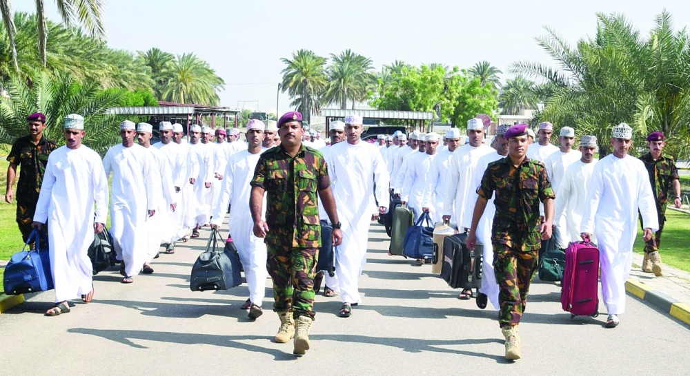 الحرس السلطاني العُماني يستقبل دفعة من المواطنين الباحثين عن عمل للتدريب العسكري والالتحاق بوحداته