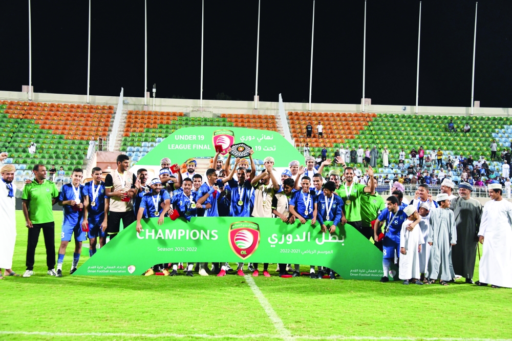 تتويج نادي نزوى بلقب دوري الشباب