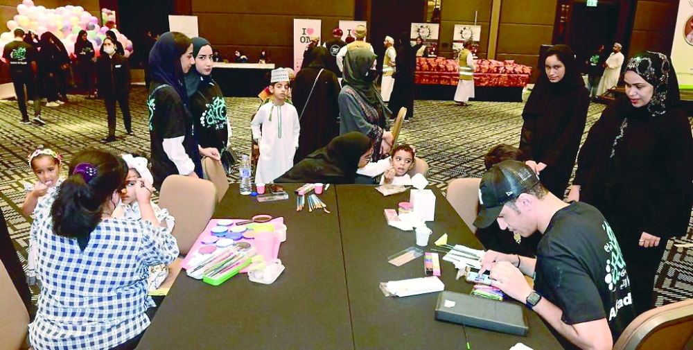 فقرة الرسم والمسابقات بين الأطفال