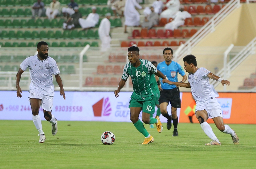 جانب من لقاء صحار والاتحاد بدوري عمانتل