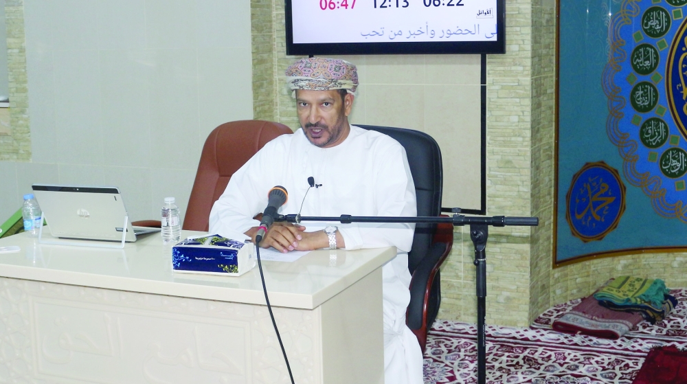 إلقاء قصيدة شعرية