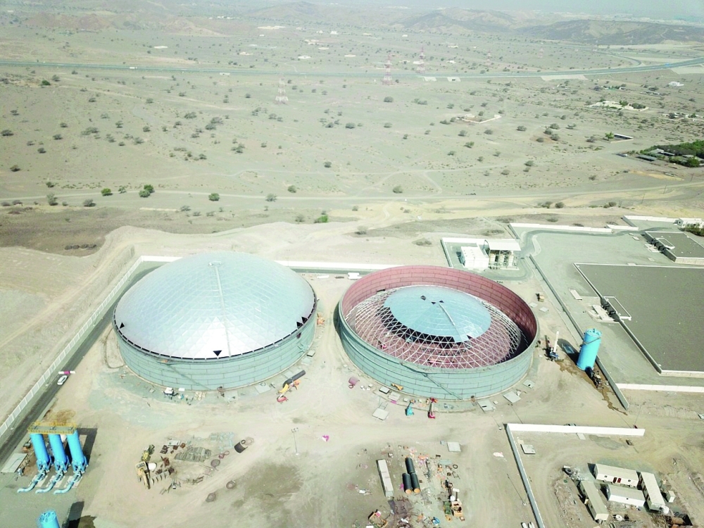 استخدام الخزانات الحديدية لأول مرة في مشاريع نقل المياه في الخطوط الرئيسية لأول مرة في سلطنة عمان