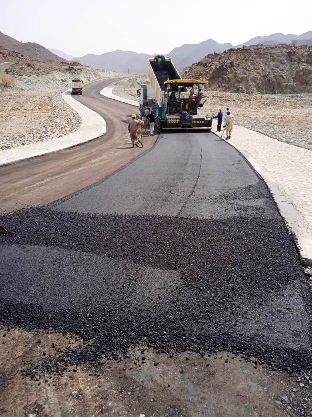 من رصف الطرق بسمائل