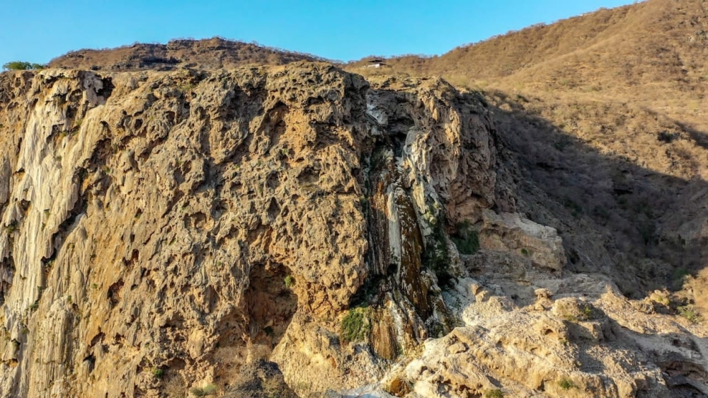 جفاف كلي لشلالات دربات