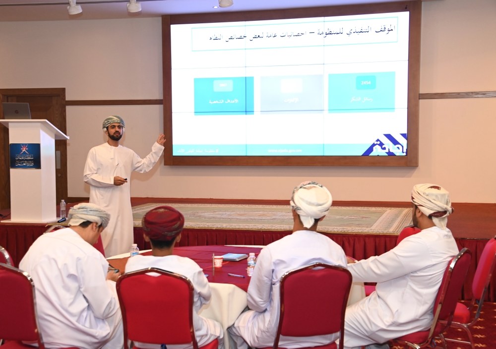 جانب من المناقشات أثناء اللقاء